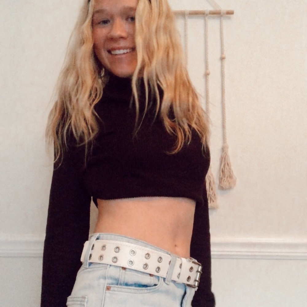White trendy belt